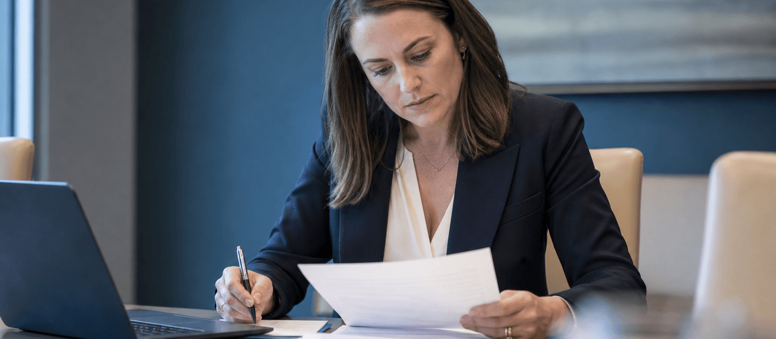 How to write a pre-call brief for client meetings with AI